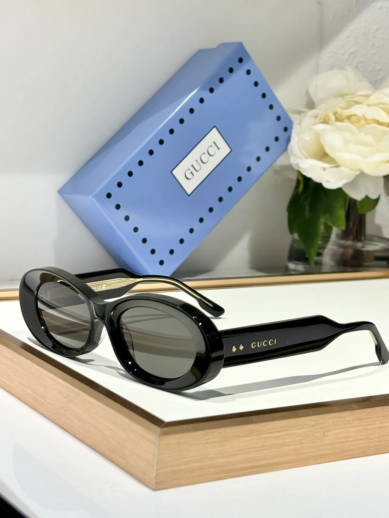 Gucci Lunettes de soleil Cadre ovale en acétate rose marron Acent du pont doré 9
