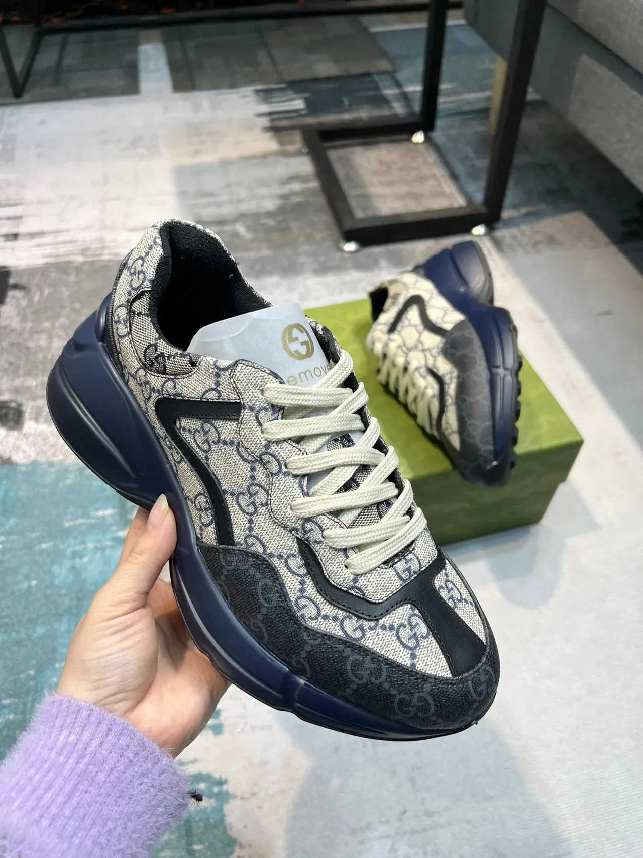 Tênis chunky Gucci Rhyton bege e navy 4