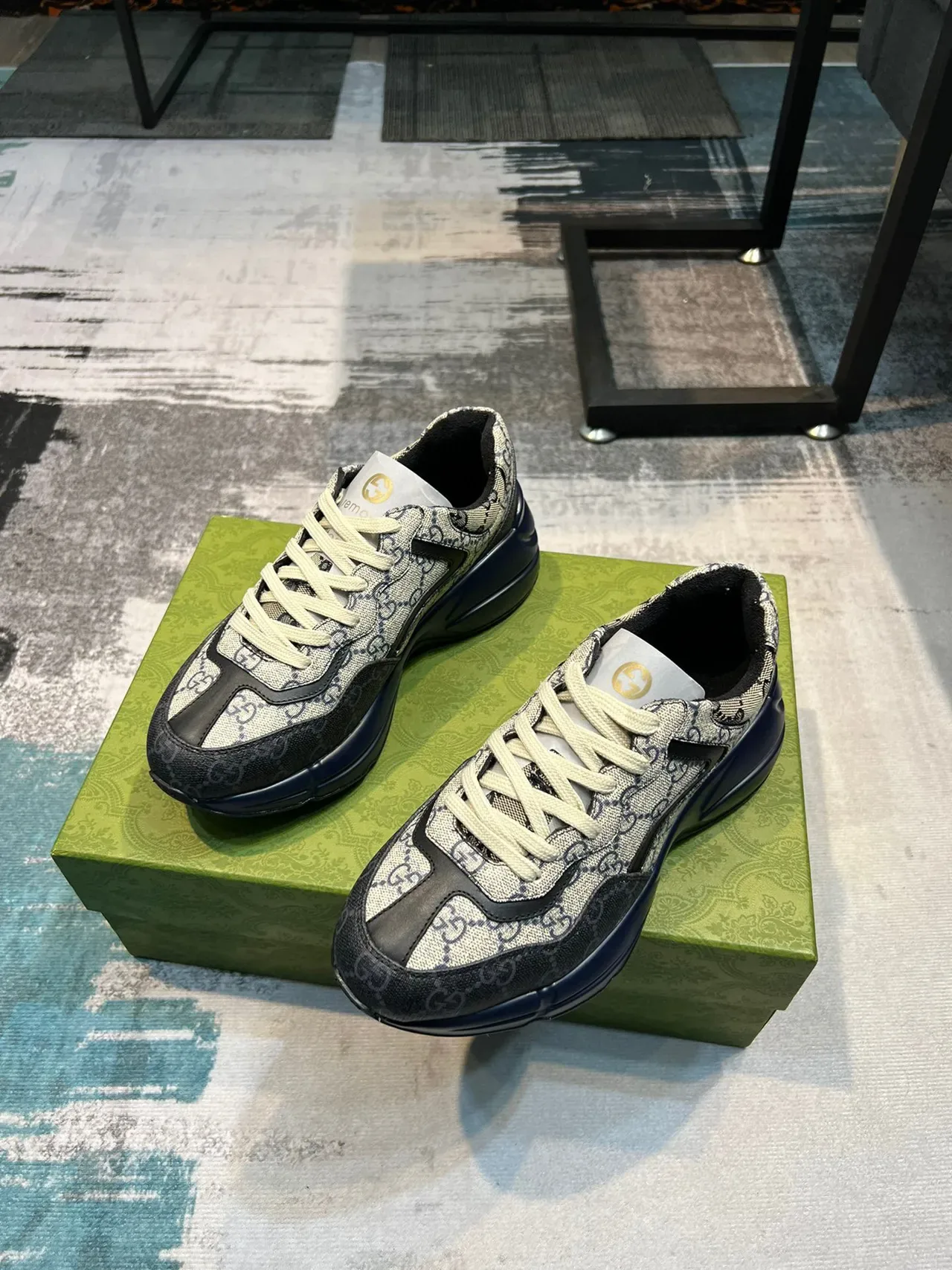 Tênis chunky Gucci Rhyton bege e navy 5