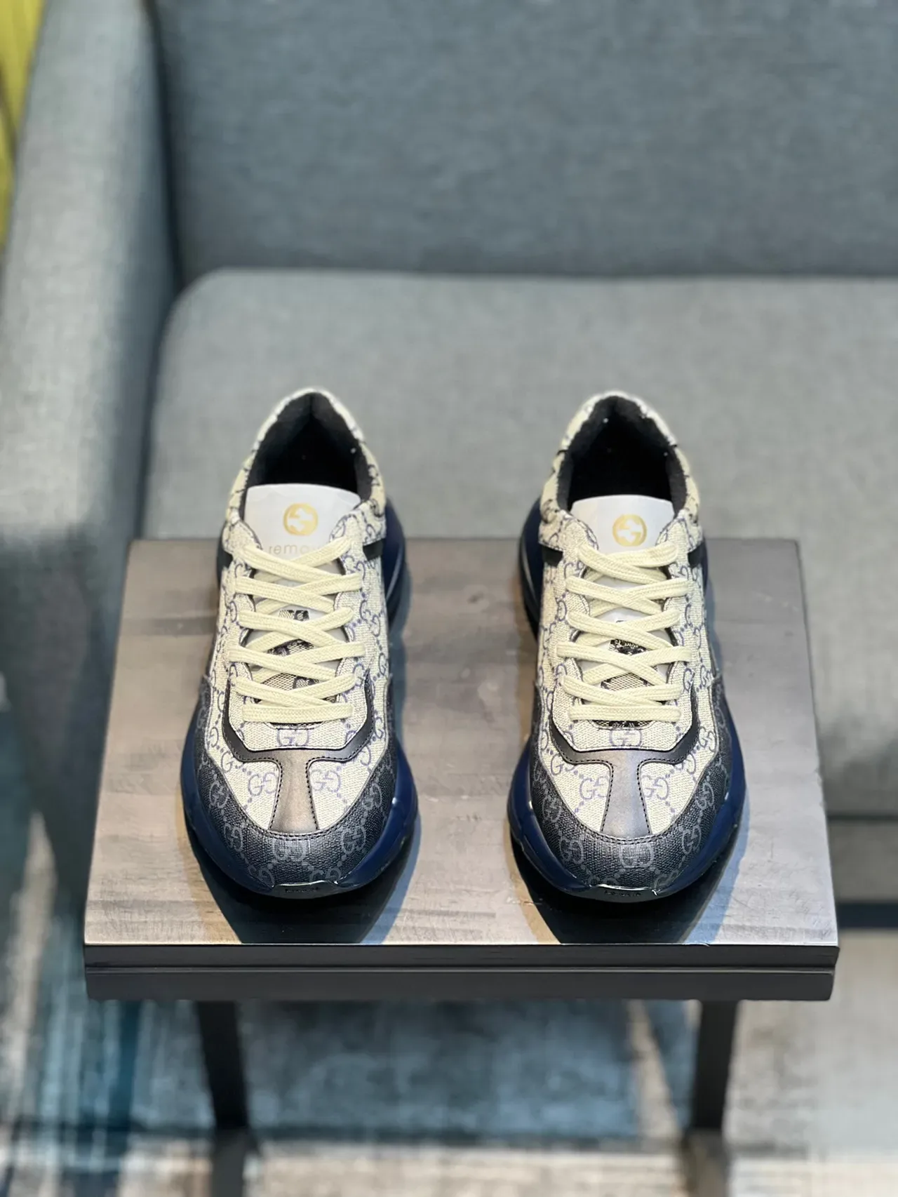 Tênis chunky Gucci Rhyton bege e navy 6