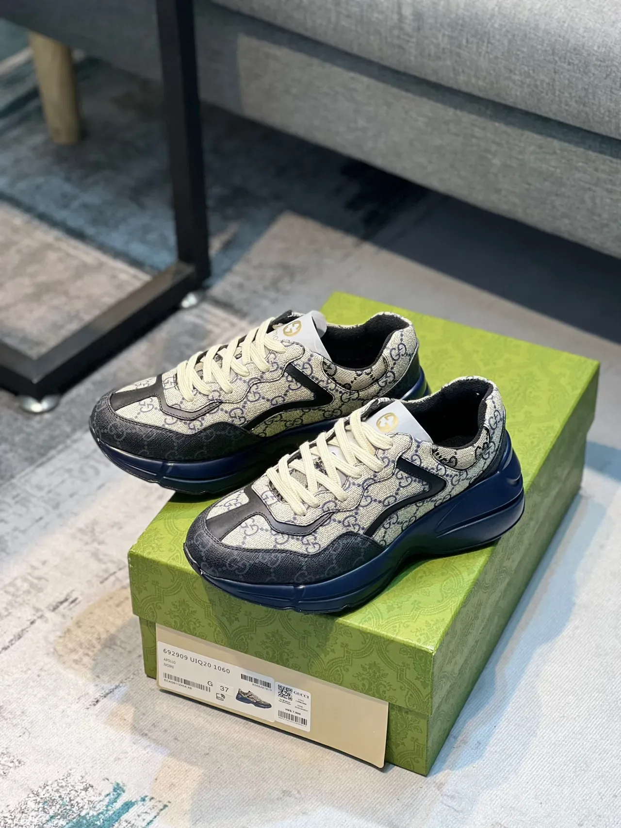 Tênis chunky Gucci Rhyton bege e navy 7