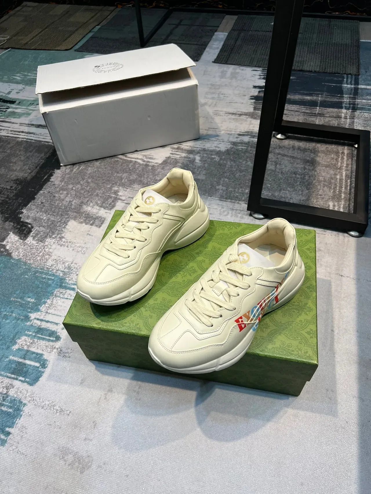 Gucci Rhyton حذاء رياضي جلدي كاجوال كبير متعدد الألوان مع تصميم جرافيكي 3