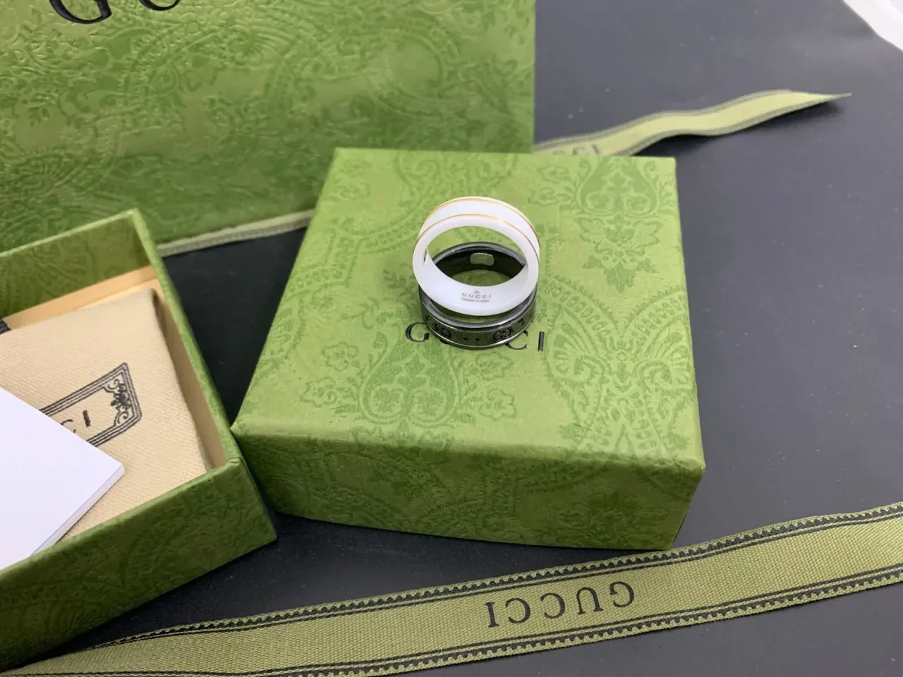 Gucci Screener Black Green Ceramic-Style Band Interlocking G Motif Ring 2
