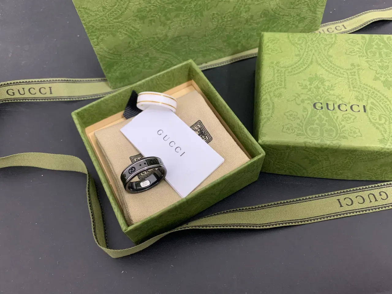 Gucci Screener Black Green Ceramic-Style Band Interlocking G Motif Ring 3