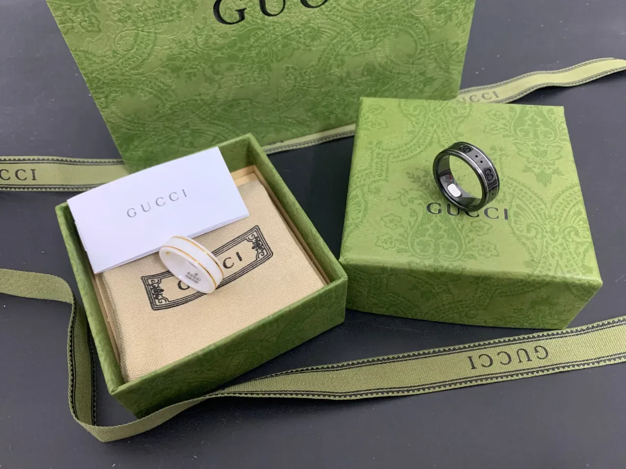 Gucci Screener Black Green Ceramic-Style Band Interlocking G Motif Ring 4