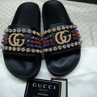 Gucci Screener काला बहुरंगी क्रिस्टल-एंबेलिश्ड पर्ल-एक्सेंटेड चप्पल
