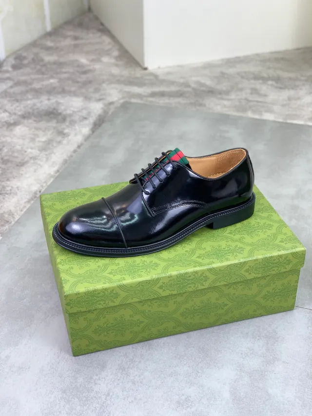 Gucci Screener Chaussures Oxford cuir patent noir avec Web-Trimmed 4