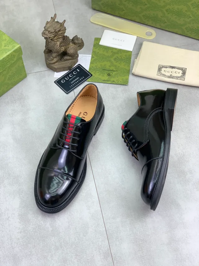 Gucci Screener Chaussures Oxford cuir patent noir avec Web-Trimmed 5