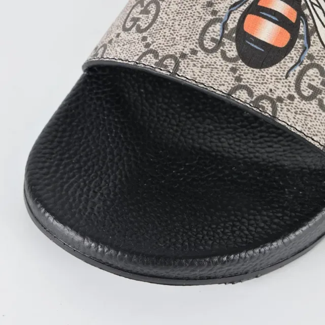 Gucci Screener GG Canvas Bee Motif pantoufles 5
