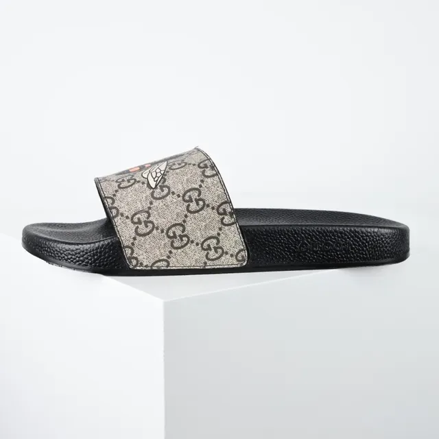 Gucci Screener GG Canvas Bee Motif pantoufles 9