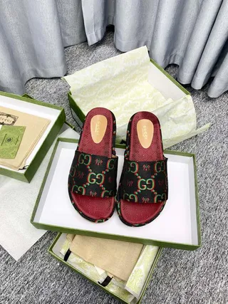 Gucci Screener GG Supreme Black Red Green Platform Slippers 9