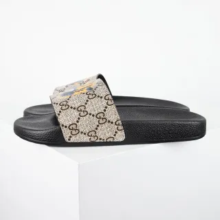 Gucci Screener GG Supreme Tiger Print चप्पल
