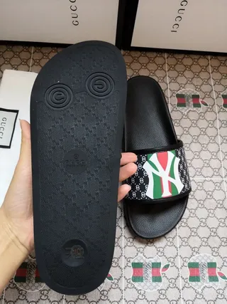 Gucci Screener NY Yankees Logo Black Slippers 2