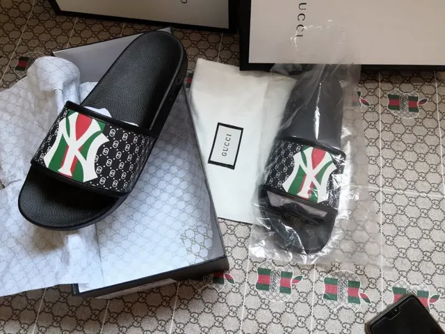 Gucci Screener NY Yankees Logo Black Slippers 3