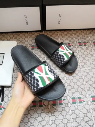 Gucci Screener NY Yankees Logo Black Slippers 4