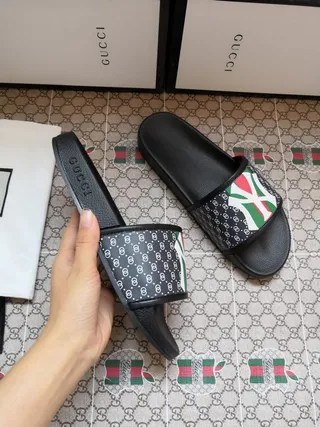 Gucci Screener NY Yankees Logo Black Slippers 6