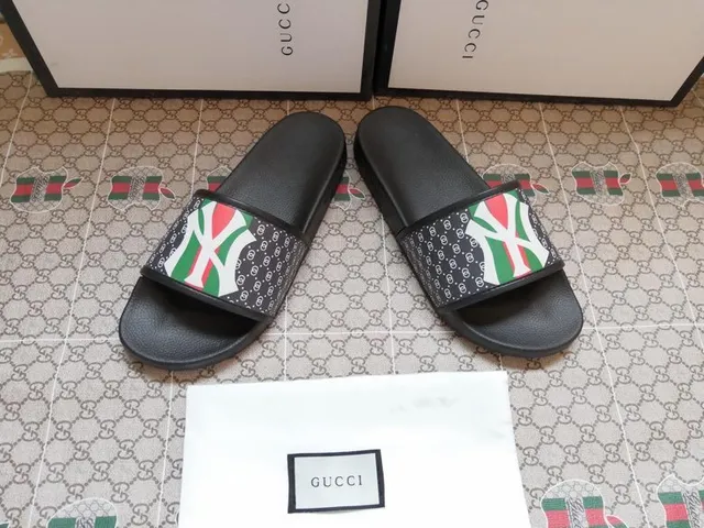 Gucci Screener NY Yankees Logo Black Slippers 8