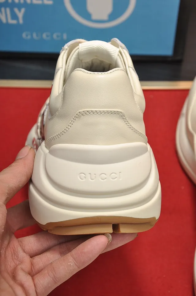 Gucci Screener Off-White Globe et Drapeaux Chunky Sneakers 2
