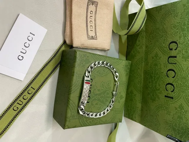 Gucci Screener Silver Beige Chunky Curb Chain Rectangular Logo Plaque Bracelet 3