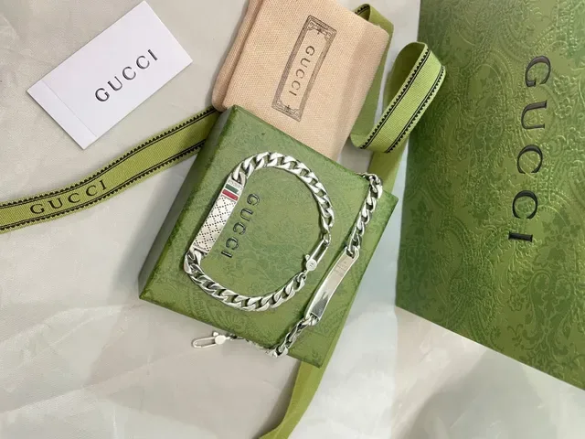 Gucci Screener Silver Beige Chunky Curb Chain Rectangular Logo Plaque Bracelet 6