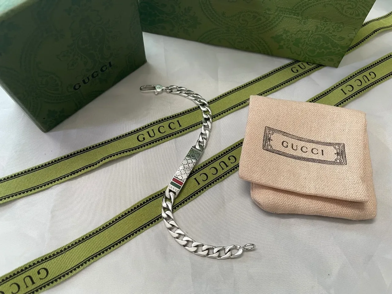 Gucci Screener Silver Beige Chunky Curb Chain Rectangular Logo Plaque Bracelet 7