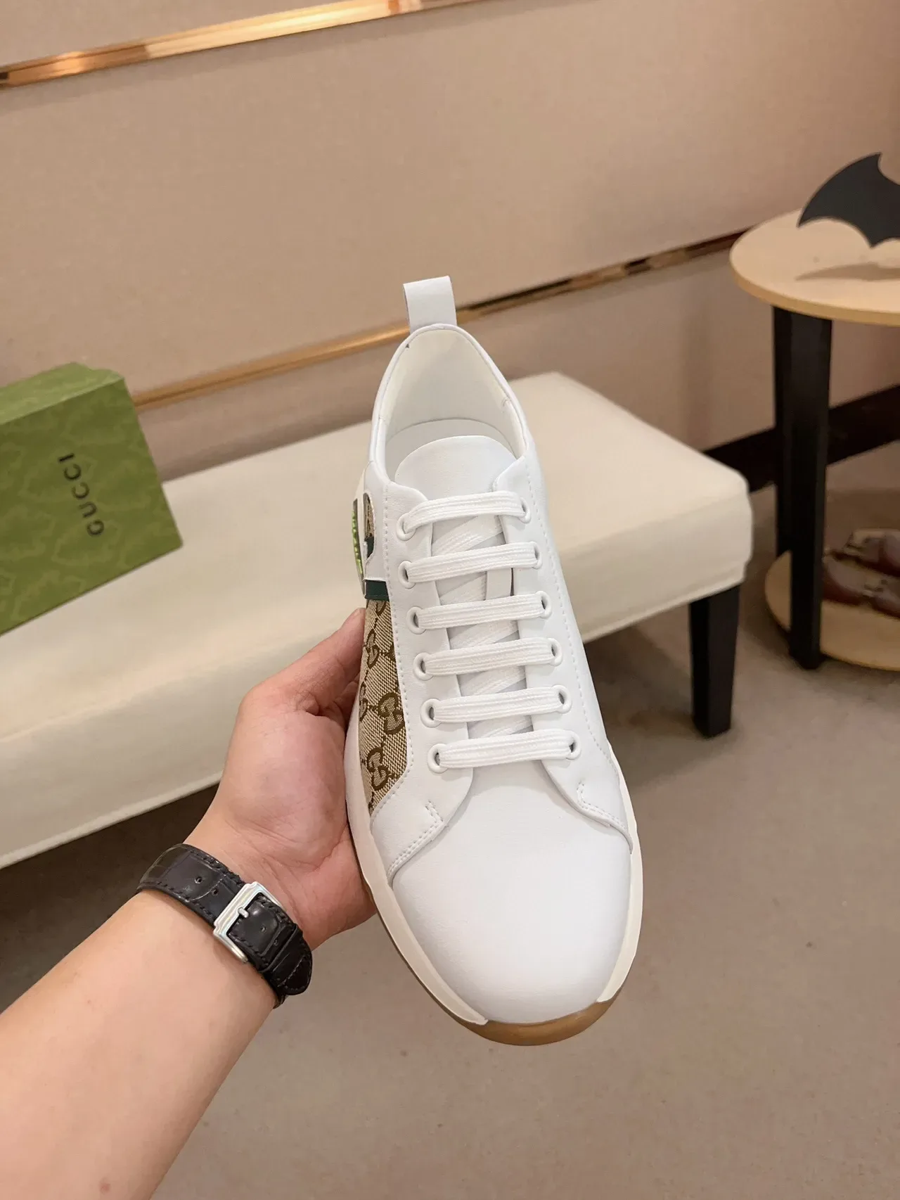 Gucci Screener Blanc et Beige GG Canvas Lifestyle Sneakers 2