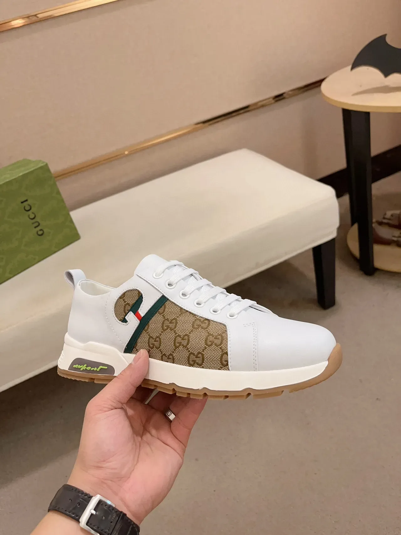 Gucci Screener Blanc et Beige GG Canvas Lifestyle Sneakers 4