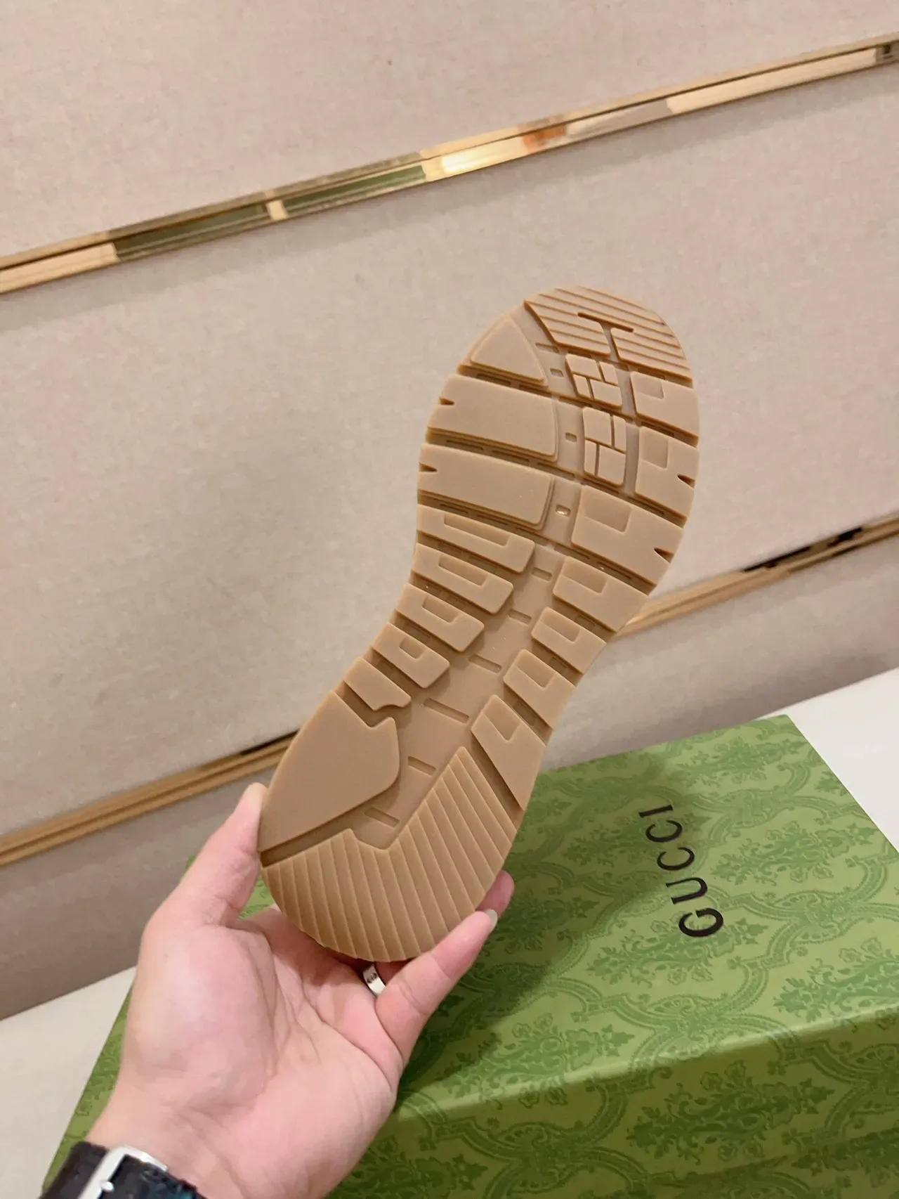 Gucci Screener Blanc et Beige GG Canvas Lifestyle Sneakers 9