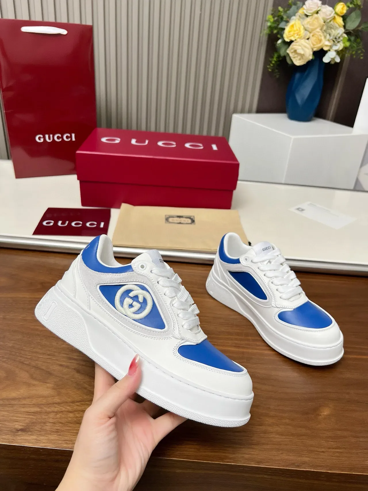 Gucci Screener White and Blue Leather Lifestyle Sneakers 4