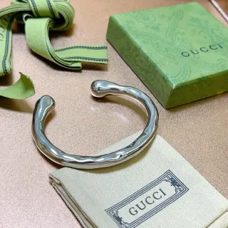Gucci Pulsera de plata escultórica