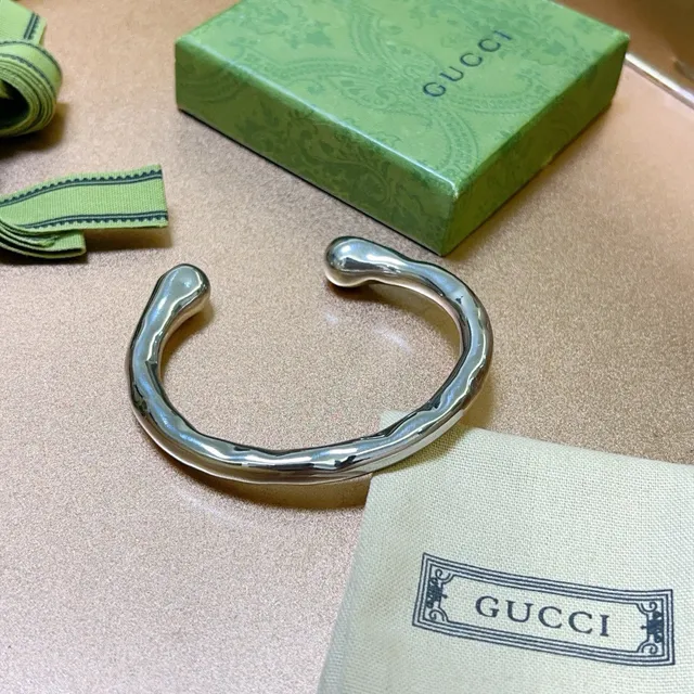 Gucci Sculptural Silver Cuff Bracelet 6