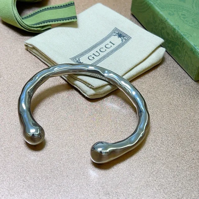 Gucci Sculptural Silver Cuff Bracelet 8