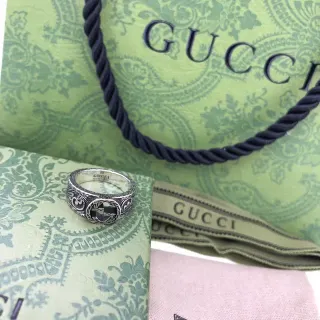 Gucci Silver Black Ornate Engraved Band Faceted Dark Central Stone Ring