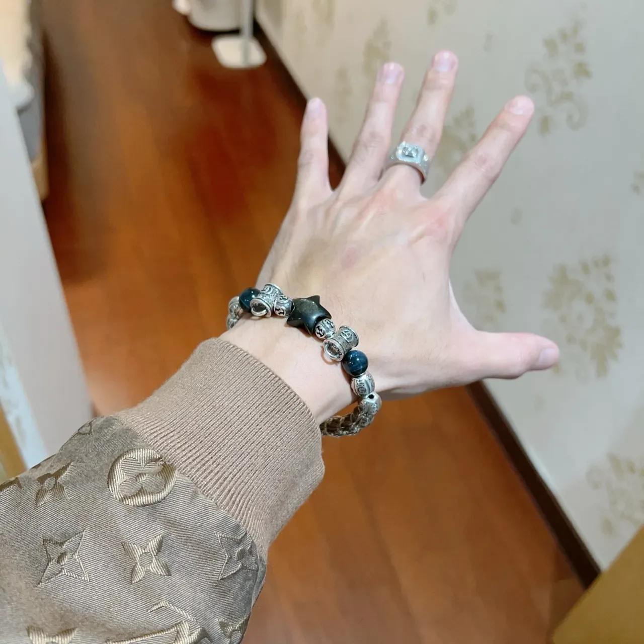 Gucci Silver Black Ornate Engraved Metal Beads Interlocking G Charms Bracelet 8