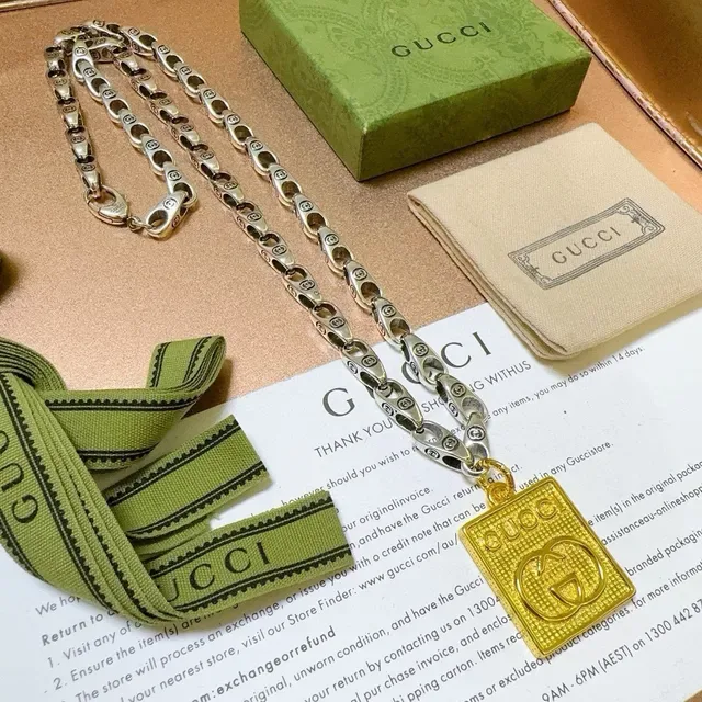 Gucci Silver Gold Link Chain Square Pendant Necklace 7