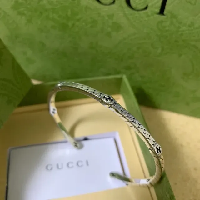 Gucci Silver Green Scale-Textured Interlocking G Hardware Bracelet 5