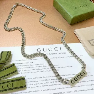Gucci Silver Green Thick Curb Chain Rectangular Logo Plaque Pendant Necklace