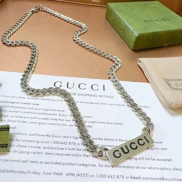 Gucci Silver Green Thick Curb Chain Rectangular Logo Plaque Pendant Necklace 3