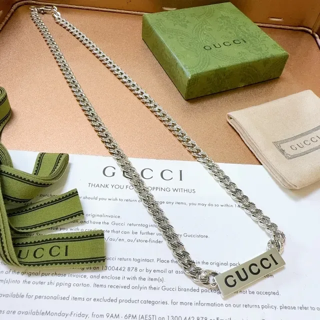 Gucci Silver Green Thick Curb Chain Rectangular Logo Plaque Pendant Necklace 6