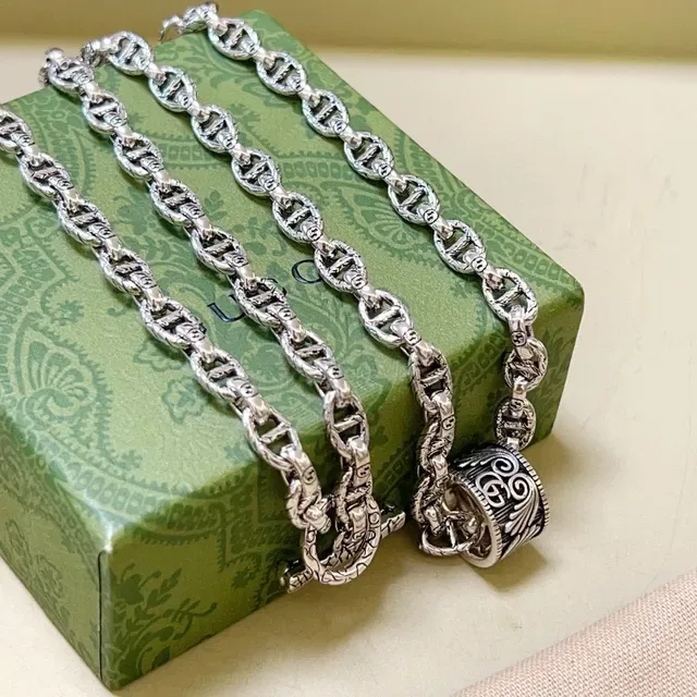 Gucci Silver Mariner-Link Chain Ornate G-Motif Pendant Necklace 4