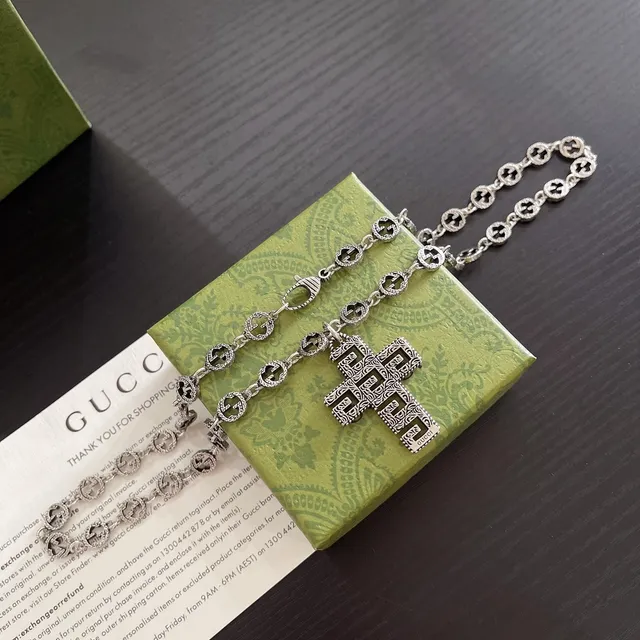 Gucci Silver Metal Interlocking G Link Chain Necklace 4