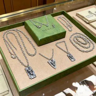 Gucci Colliers Chaîne Motif Crâne Ton Argent