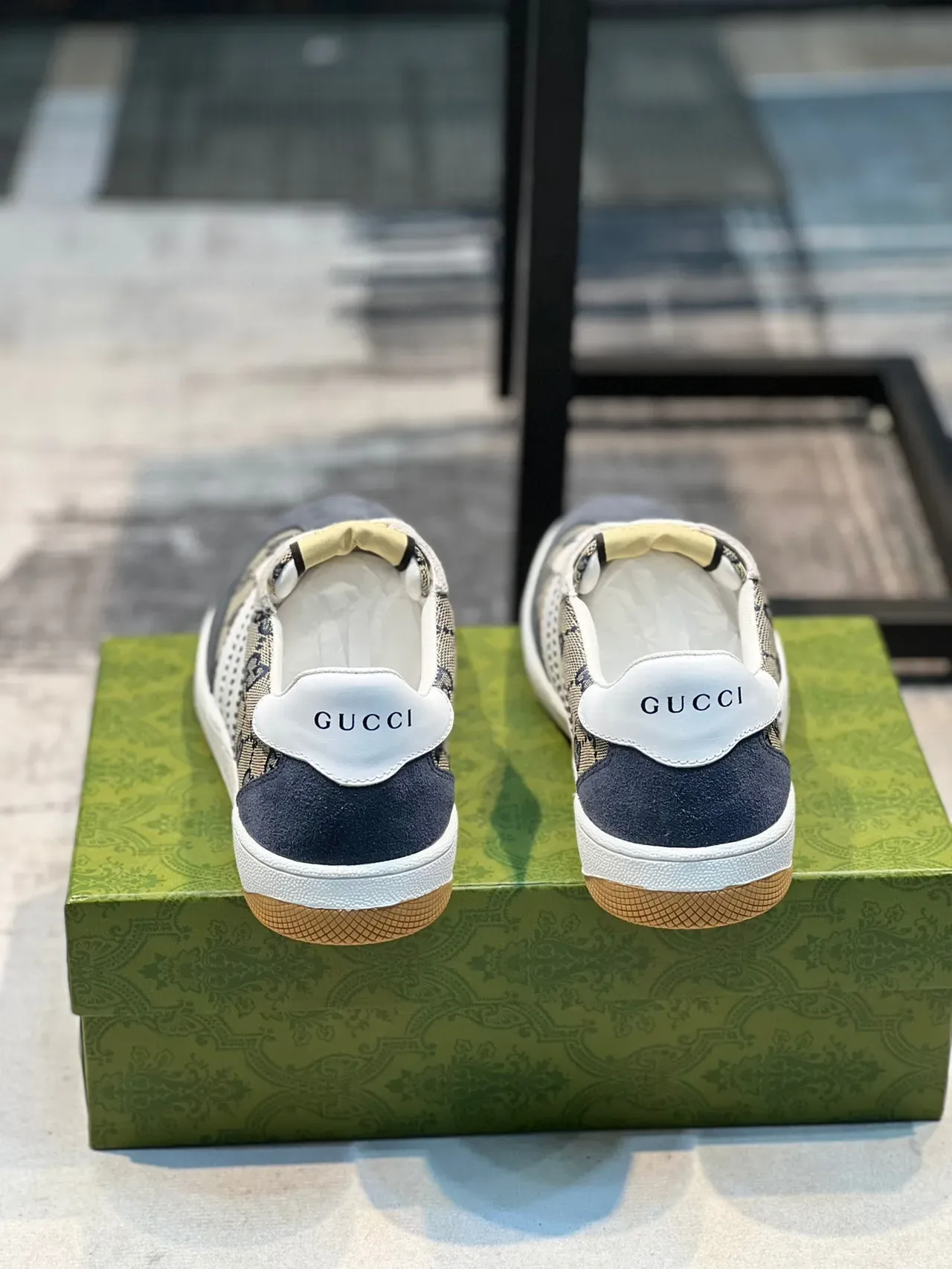 Gucci Tennis 1977 GG Monogram Navy et Beige Lifestyle Sneakers 2
