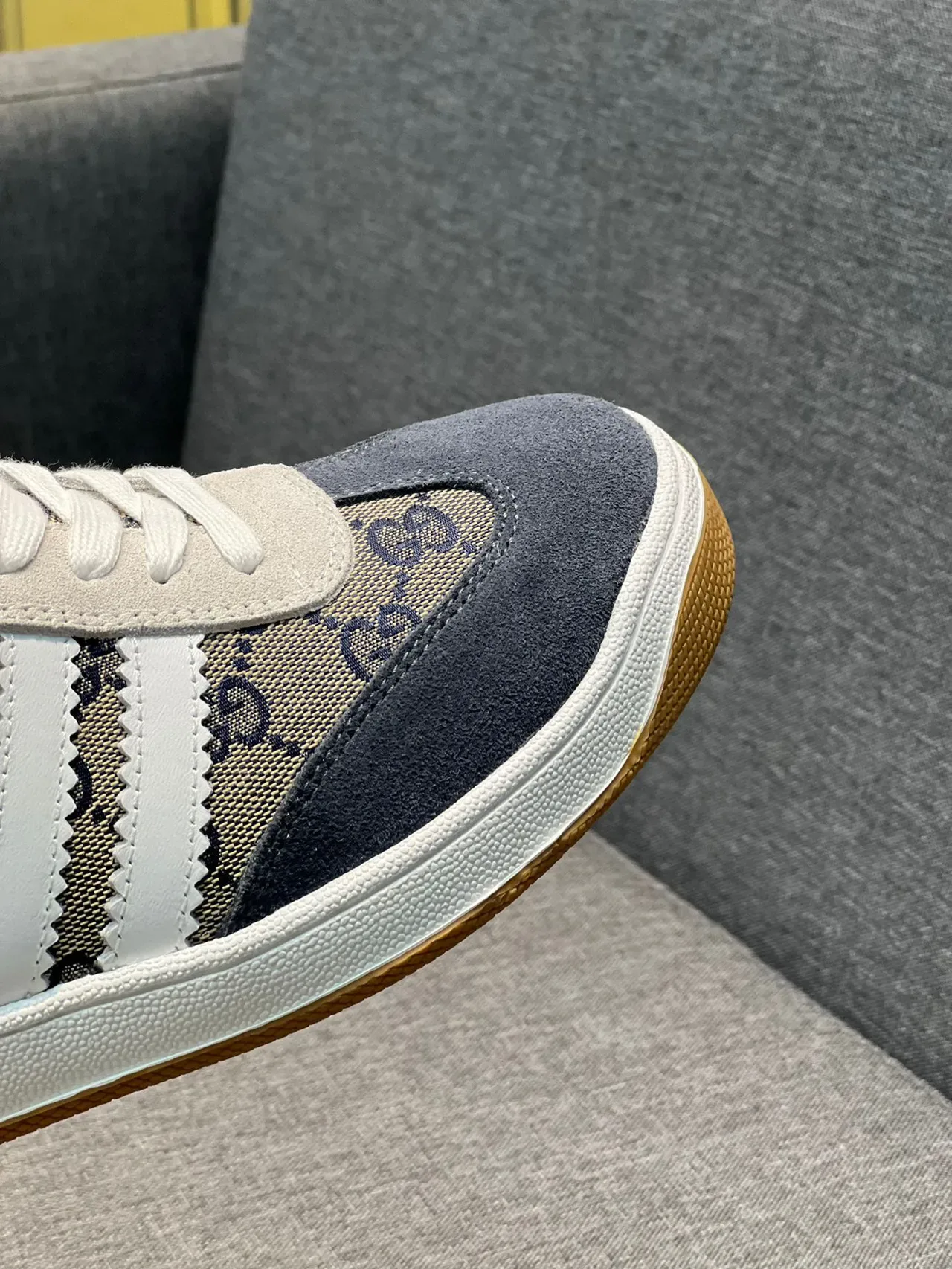 Gucci Tennis 1977 GG Monogram Navy et Beige Lifestyle Sneakers 3