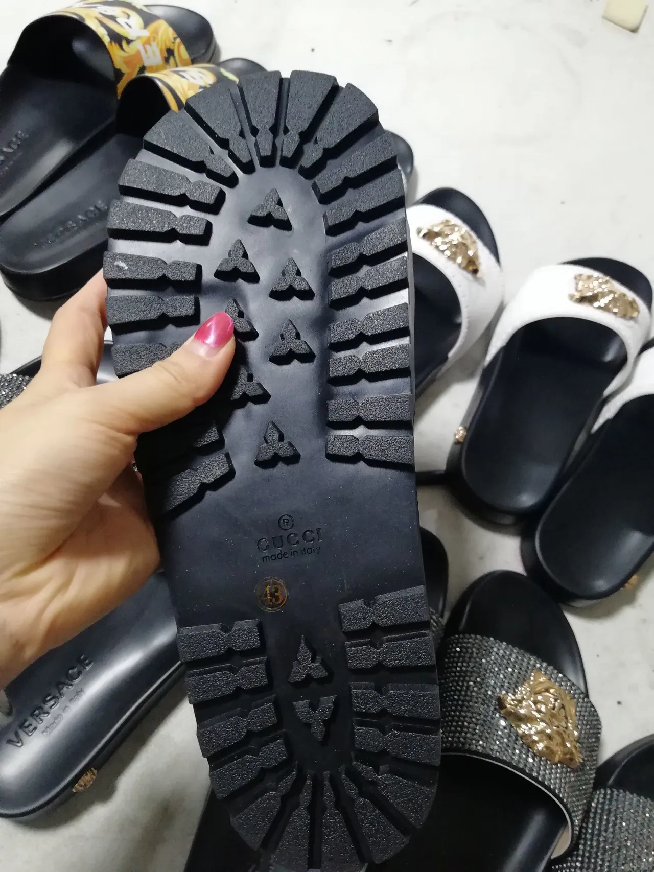 Gucci Tiger Slide noir et beige GG Supreme pantoufles 5