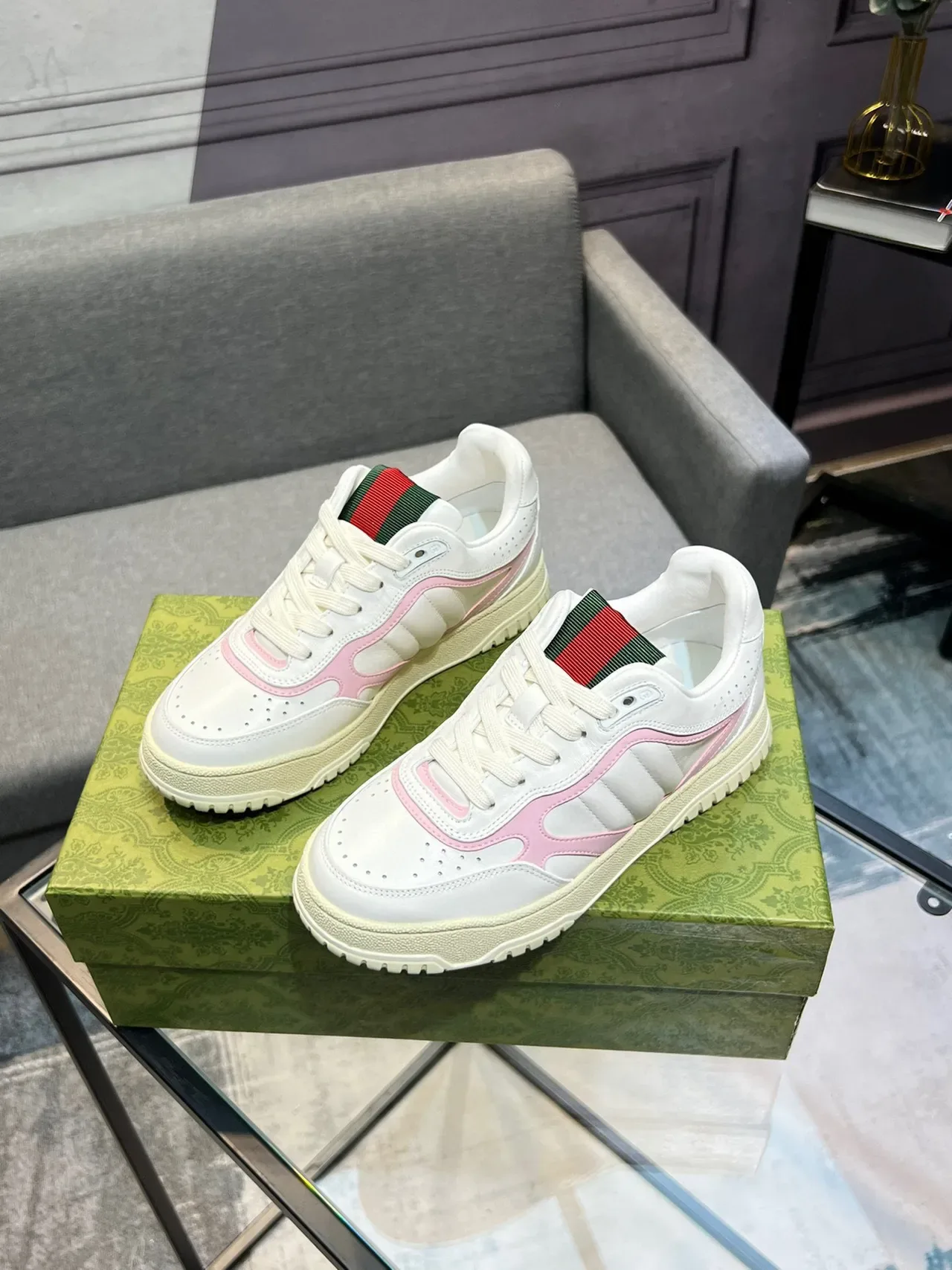 Gucci Sneakers Lifestyle Blancas et Roses Toe Perforé Low-Top 2