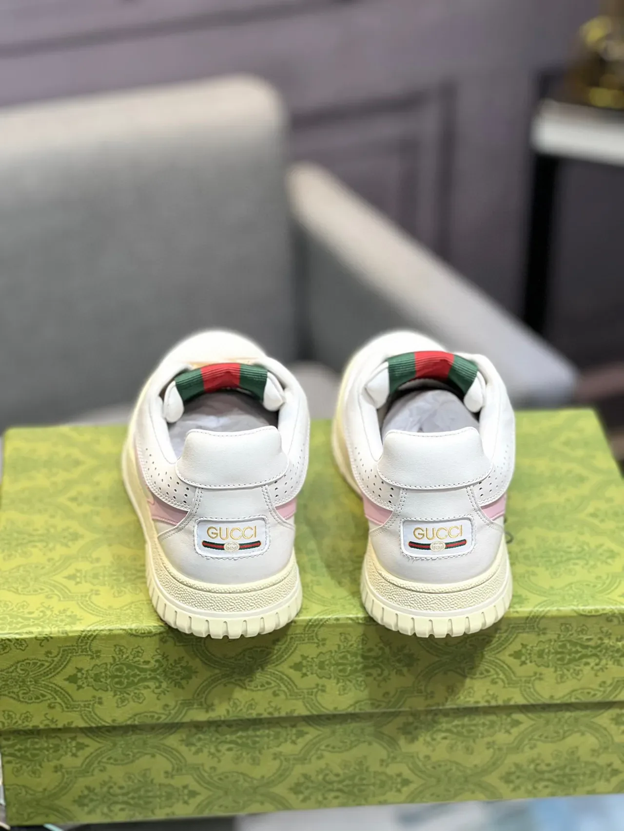 Gucci Sneakers Lifestyle Blancas et Roses Toe Perforé Low-Top 5