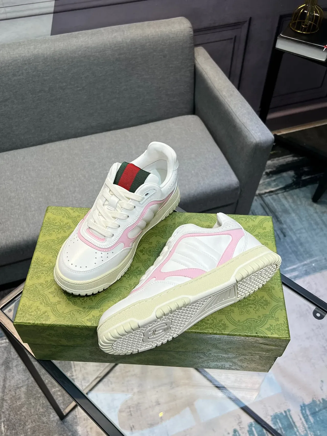 Gucci Sneakers Lifestyle Blancas et Roses Toe Perforé Low-Top 9
