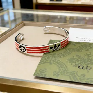 Gucci x Adidas Brazalete de puño abierto con franja de esmalte y doble logo