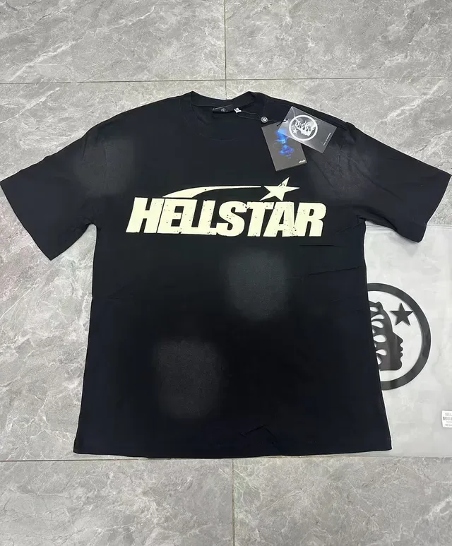 تي شيرت Hellstar أسود بطباعة جرافيك 16